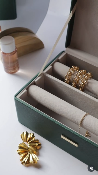Features That You Should Look for While Buying a Bracelet Box in the UK